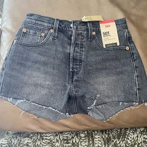501 Levi’s black shorts